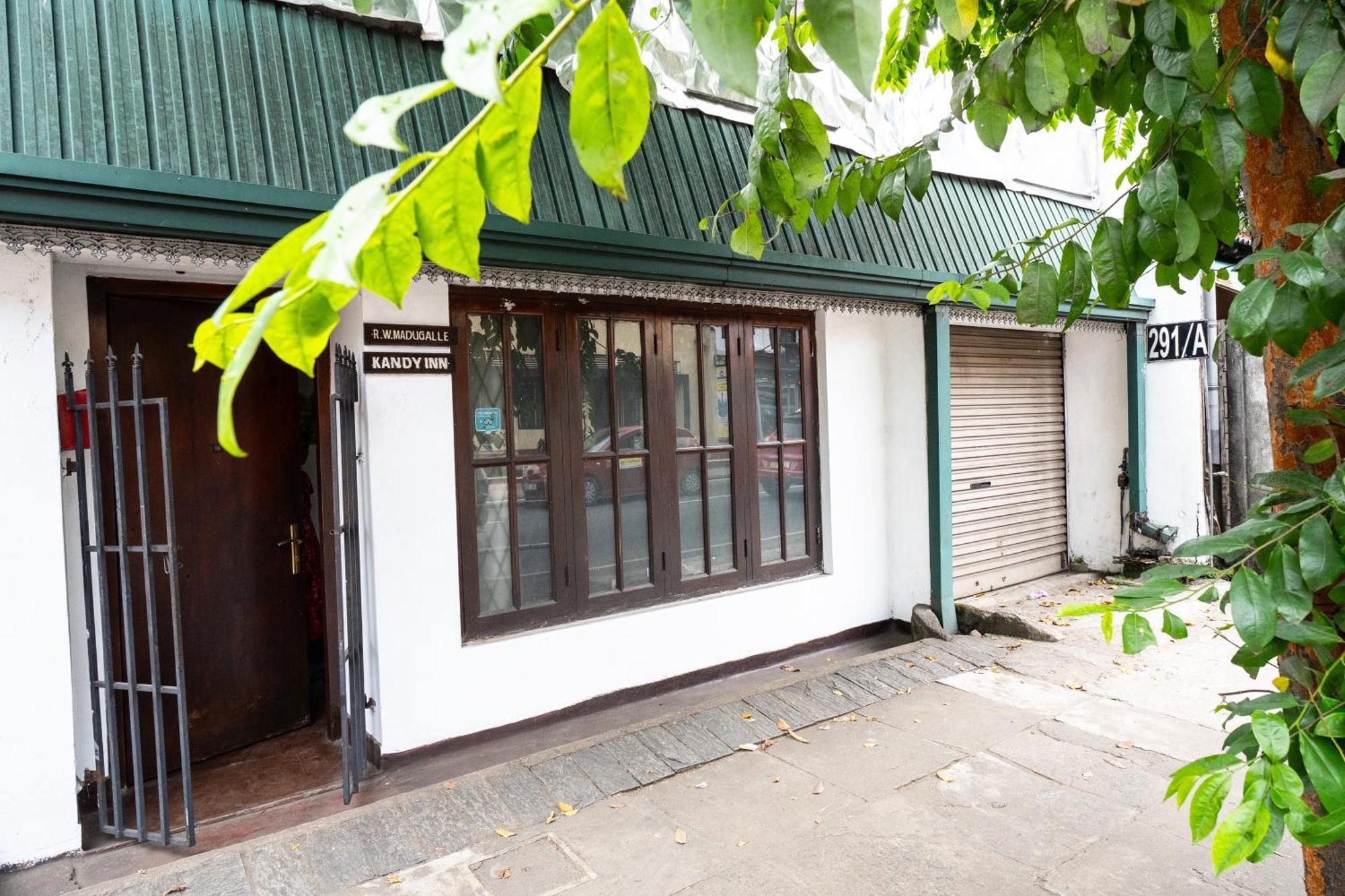 Kandy Inn Madugalle'S Family Guest House Dış mekan fotoğraf